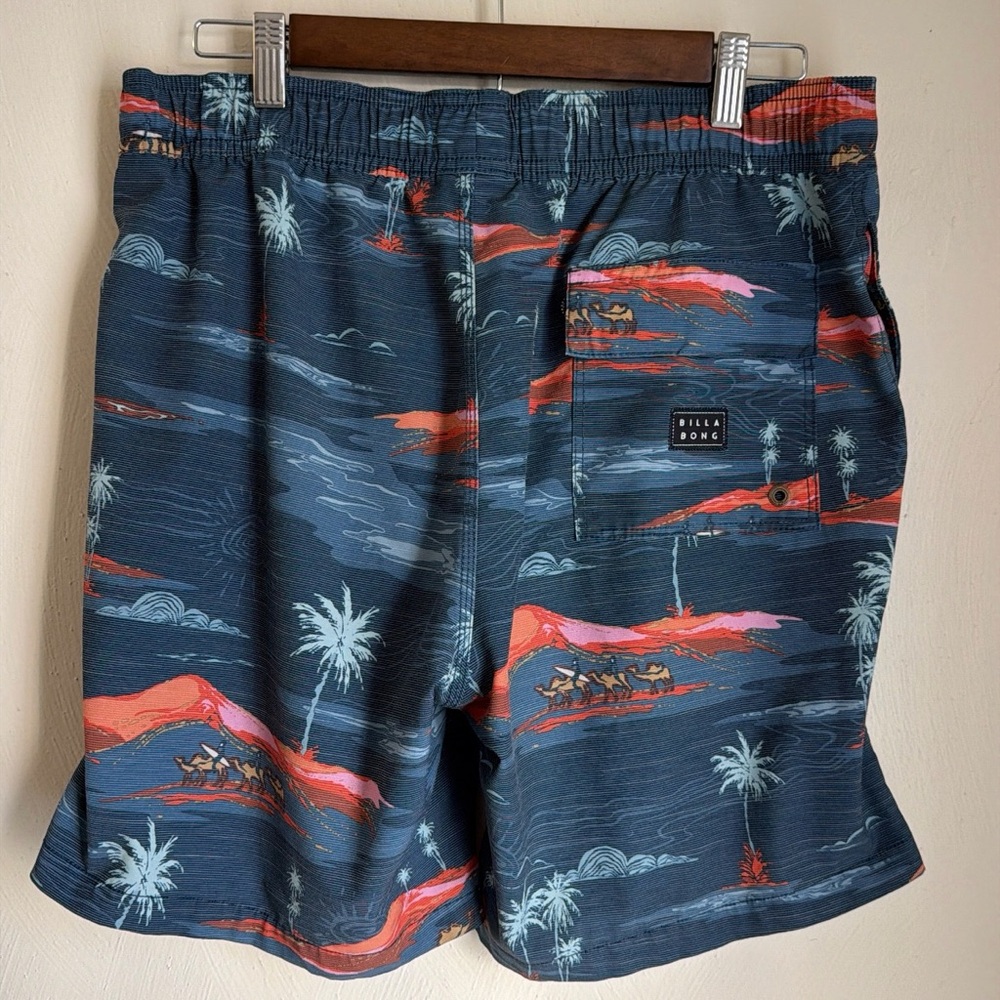 Billabong Swim Trunks Men’s M Retro Boardshorts Tropical Island Surf Beach Camel